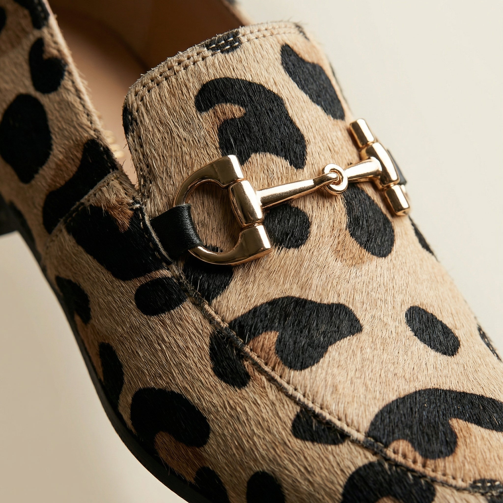 Close-up of the high-quality fabric blend on Inez elegant chic loafers.
