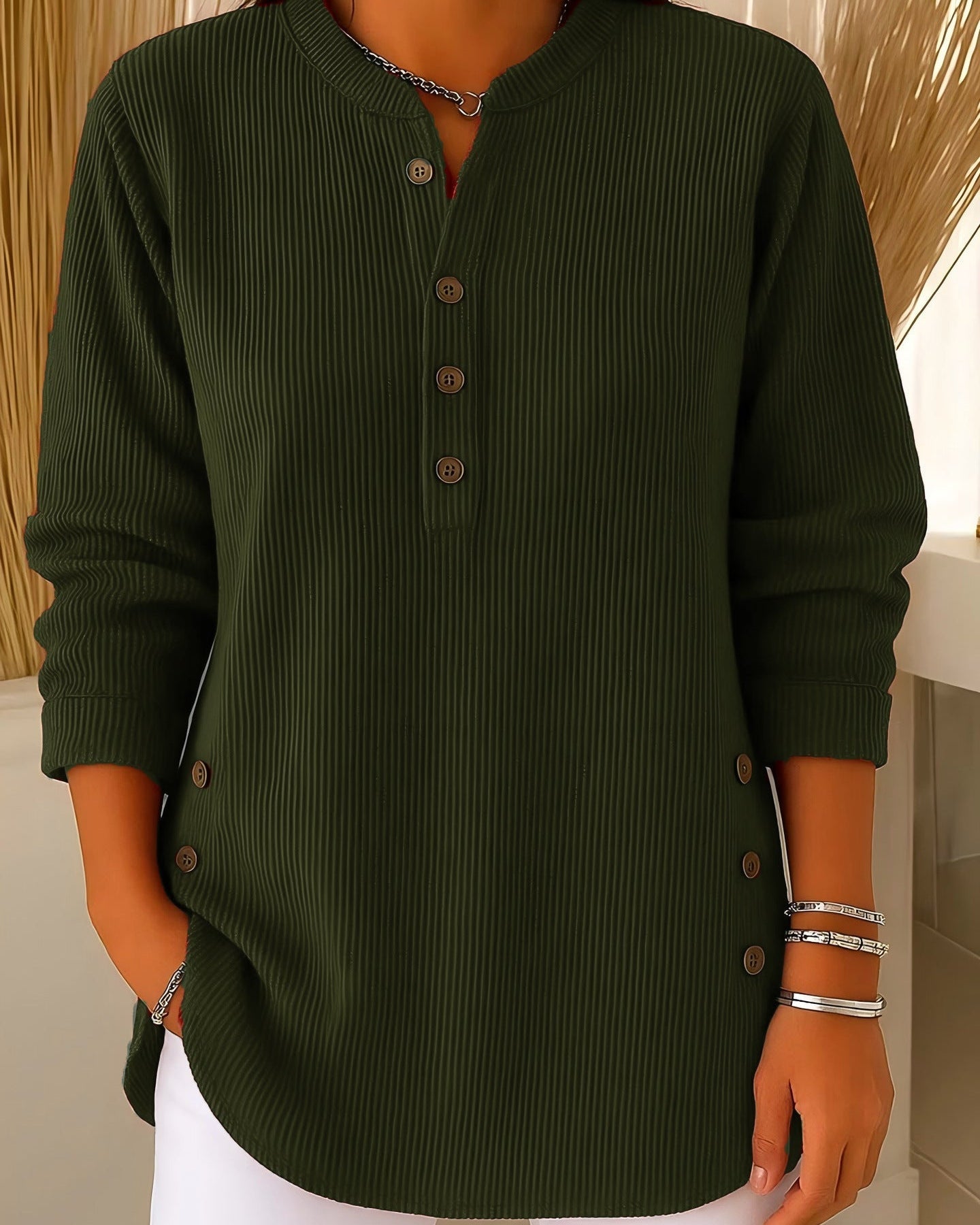 Kalia essential comfort shorts styled with a casual top, perfect for a relaxed everyday look.