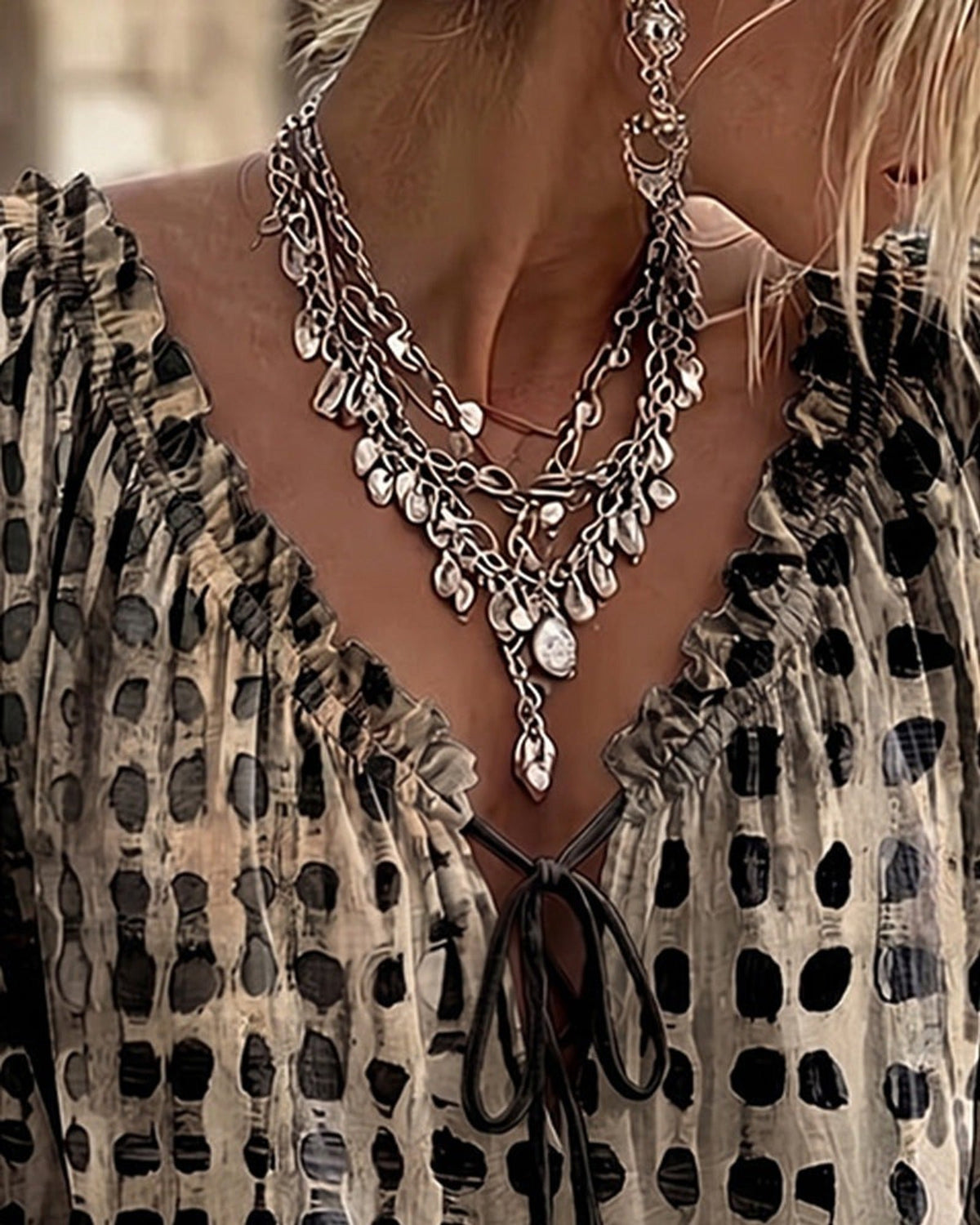 Pink boho print blouse, close-up on the hemline, illustrating the quality finish of the garment.