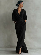 Detail of the three-quarter blouson sleeves on the brown V-neck maxi dress, highlighting the gentle volume and refined finish.