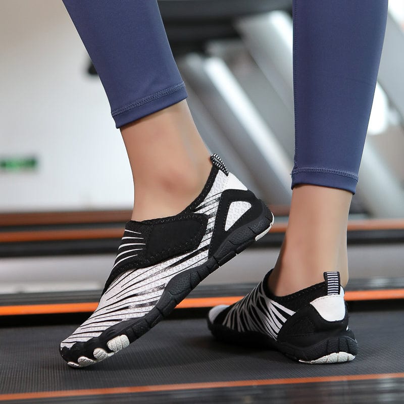 Black Maeve comfort orthopedic shoes, emphasizing their suitability for daily wear.