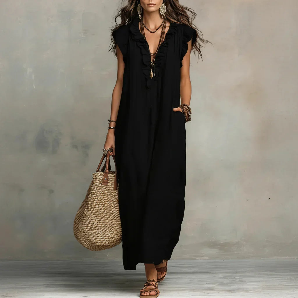 Detailed view of the deep, functional pockets on the side seam of the versatile dress.